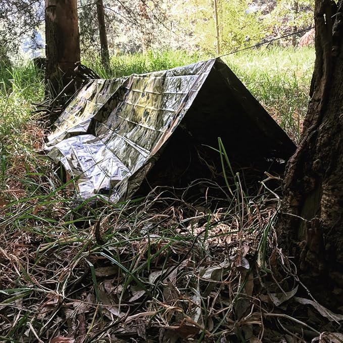 TITAN Survival - Mylar Survival Blankets 5 Pack - 90% Heat Retention & Waterproof Design - Emergency Blanket Cold Weather Protection & Survival Kits - Durable Space Blanket for Outdoor Use